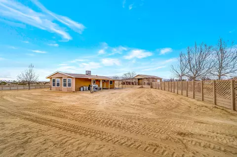 4458 Dobbs Rd, Rosamond, CA 93560 photo 2