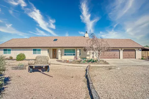 8950 Elm St, Phelan, CA 92371 photo 2