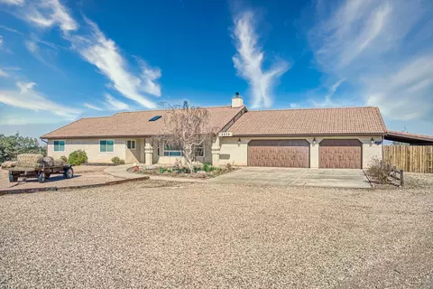 8950 Elm St, Phelan, CA 92371 photo 3