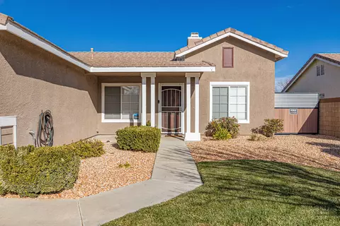 6133 Treehaven Ct, Lancaster, CA 93536 photo 2