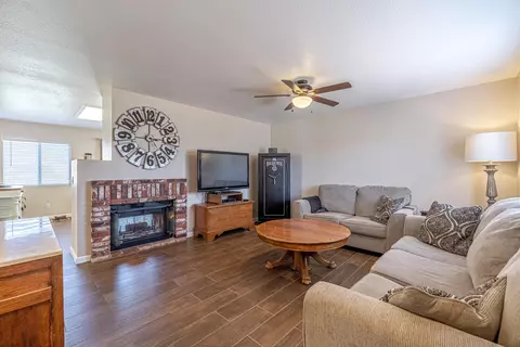 6133 Treehaven Ct, Lancaster, CA 93536 photo 5