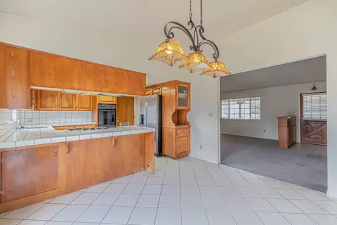 558 Foreston Dr, Palmdale, CA 93550 photo 8