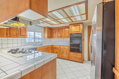 558 Foreston Dr, Palmdale, CA 93550 photo 9