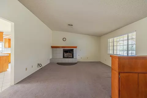 558 Foreston Dr, Palmdale, CA 93550 photo 4