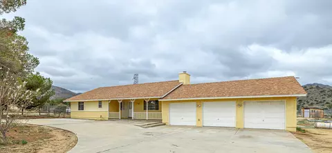 558 Foreston Dr, Palmdale, CA 93550 photo 2