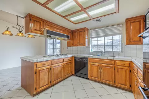 558 Foreston Dr, Palmdale, CA 93550 photo 10