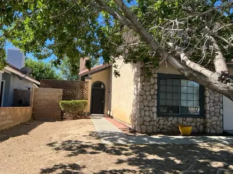 1520 E Kettering St, Lancaster, CA 93535 photo 2
