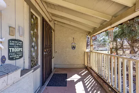 20128 Mesa Dr, Tehachapi, CA 93561 photo 2
