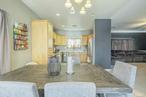 549 W Jackman St, Lancaster, CA 93534 photo 8