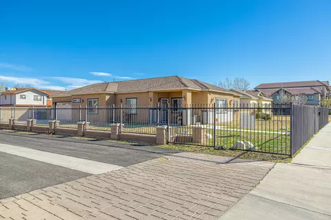 549 W Jackman St, Lancaster, CA 93534 photo 1