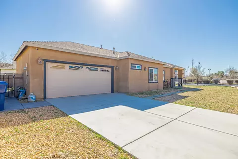 549 W Jackman St, Lancaster, CA 93534 photo 3