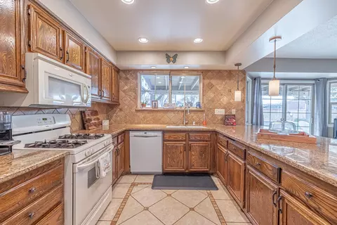 2846 Springfield Pl, Lancaster, CA 93536 photo 21