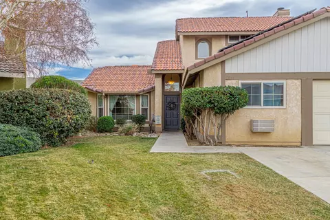 2846 Springfield Pl, Lancaster, CA 93536 photo 2