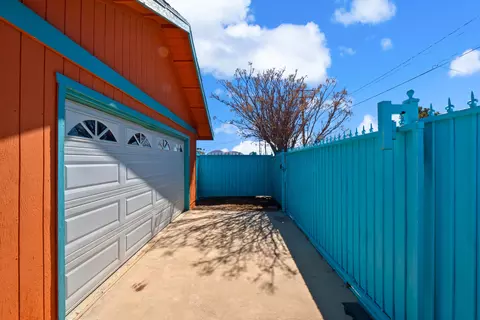 15923 Edwin St, Mojave, CA 93501 photo 2