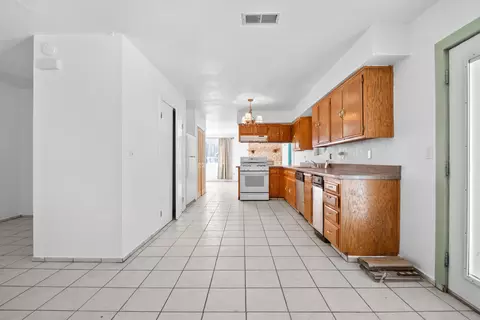 15923 Edwin St, Mojave, CA 93501 photo 4