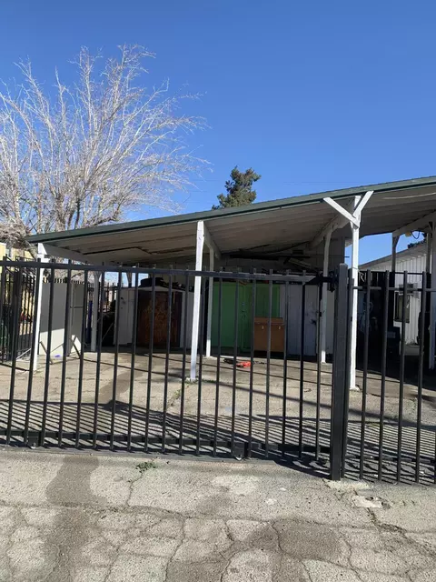 400 Lancaster Blvd E, Lancaster, CA 93535 photo 3