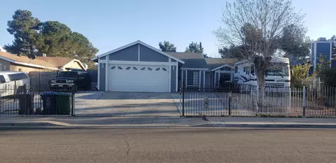 2220 Estrella Ct, Palmdale, CA 93550 photo 2