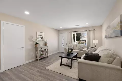 43744 Beech Ave, Lancaster, CA 93534 photo 3