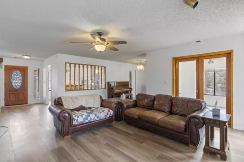 24451 Hart Dr, Tehachapi, CA 93561 photo 5