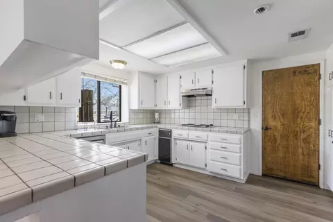 24451 Hart Dr, Tehachapi, CA 93561 photo 9