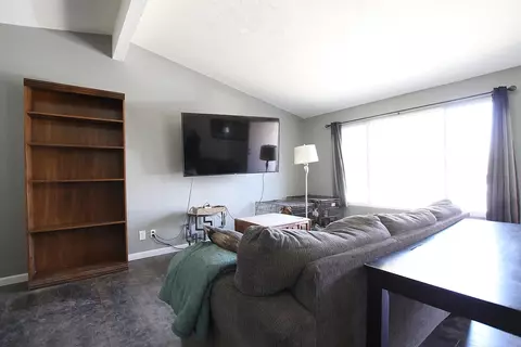 416 E Lingard St, Lancaster, CA 93535 photo 2
