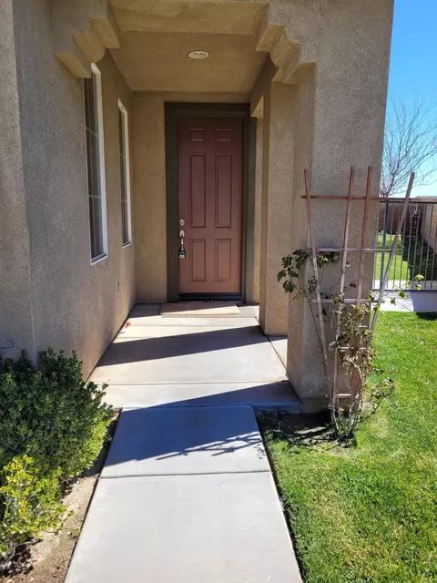 43220 Hampton St, Lancaster, CA 93536 photo 2