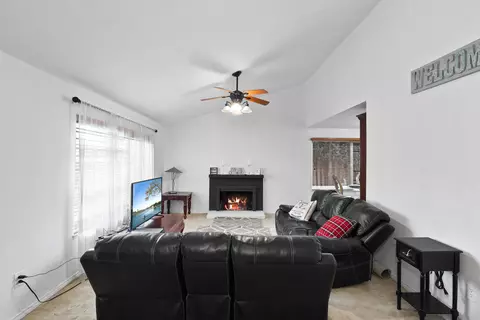 44239 8th St E, Lancaster, CA 93535 photo 4
