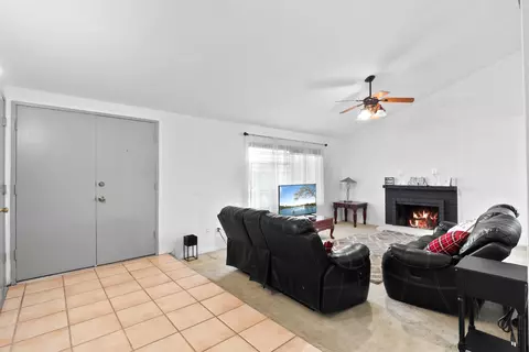 44239 8th St E, Lancaster, CA 93535 photo 2