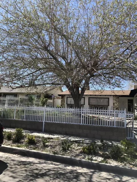38515 E 2nd St, Palmdale, CA 93550 photo 2