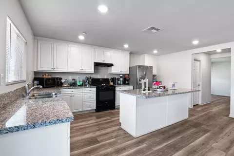 44713 Aspen St, Lancaster, CA 93535 photo 11