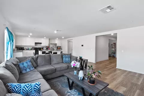 44713 Aspen St, Lancaster, CA 93535 photo 8