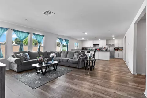 44713 Aspen St, Lancaster, CA 93535 photo 7