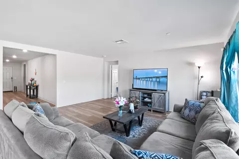 44713 Aspen St, Lancaster, CA 93535 photo 9