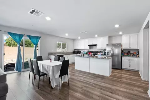 44713 Aspen St, Lancaster, CA 93535 photo 10