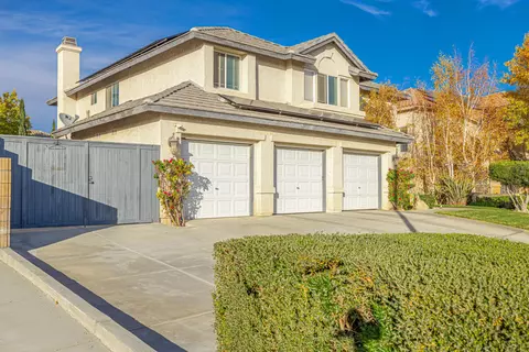 4011 Dee Dee Ct, Lancaster, CA 93536 photo 2