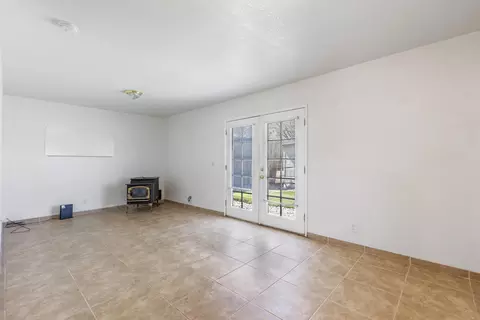 21991 Berne St, Tehachapi, CA 93561 photo 8