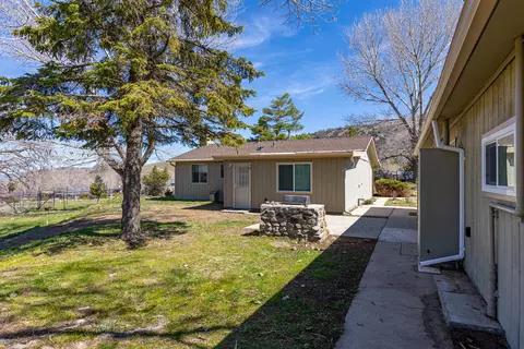 21991 Berne St, Tehachapi, CA 93561 photo 6
