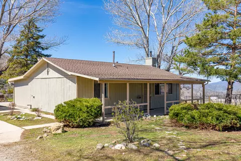 21991 Berne St, Tehachapi, CA 93561 photo 2
