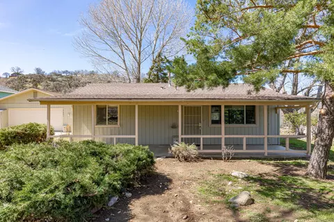 21991 Berne St, Tehachapi, CA 93561 photo 4