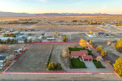 7635 W Avenue A, Rosamond, CA 93560 photo 2