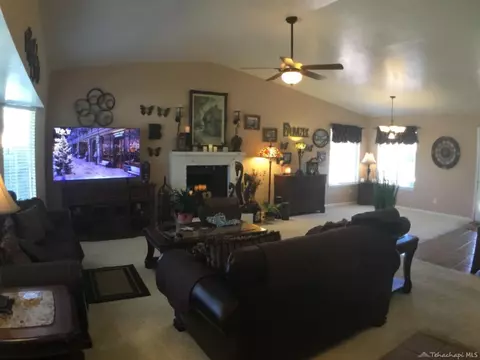 449 Apple Way, Tehachapi, CA 93561 photo 6