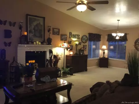 449 Apple Way, Tehachapi, CA 93561 photo 5