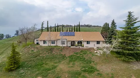 26601 Skyline Dr, Tehachapi, CA 93561 photo 2