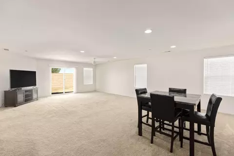 3639 Emerald Ln, Lancaster, CA 93535 photo 2