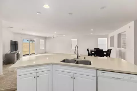 3639 Emerald Ln, Lancaster, CA 93535 photo 4