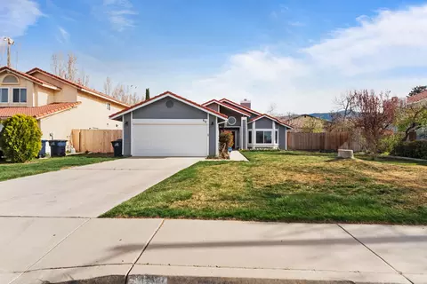 612 D St W, Tehachapi, CA 93561 photo 1