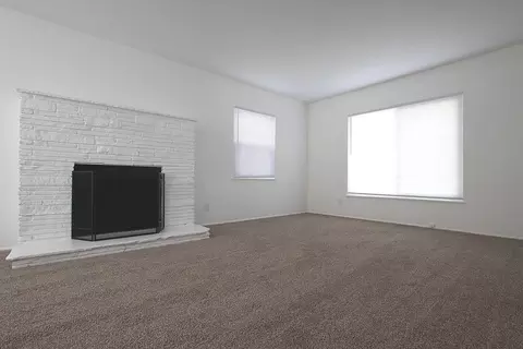 44917 E 5th St, Lancaster, CA 93535 photo 2