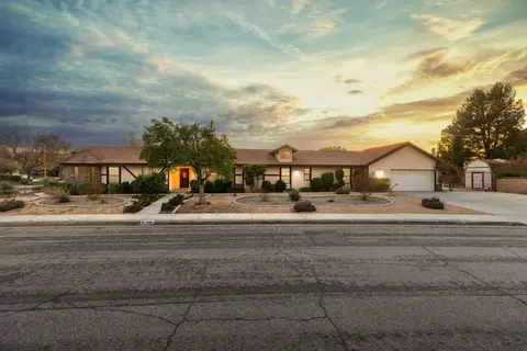 43111 Roulette Ln, Lancaster, CA 93536 photo 2