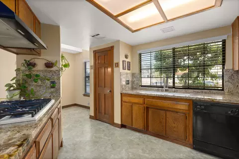 43111 Roulette Ln, Lancaster, CA 93536 photo 18