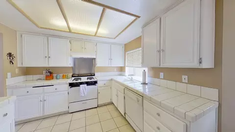 618 Beverly Ct, Lancaster, CA 93535 photo 13